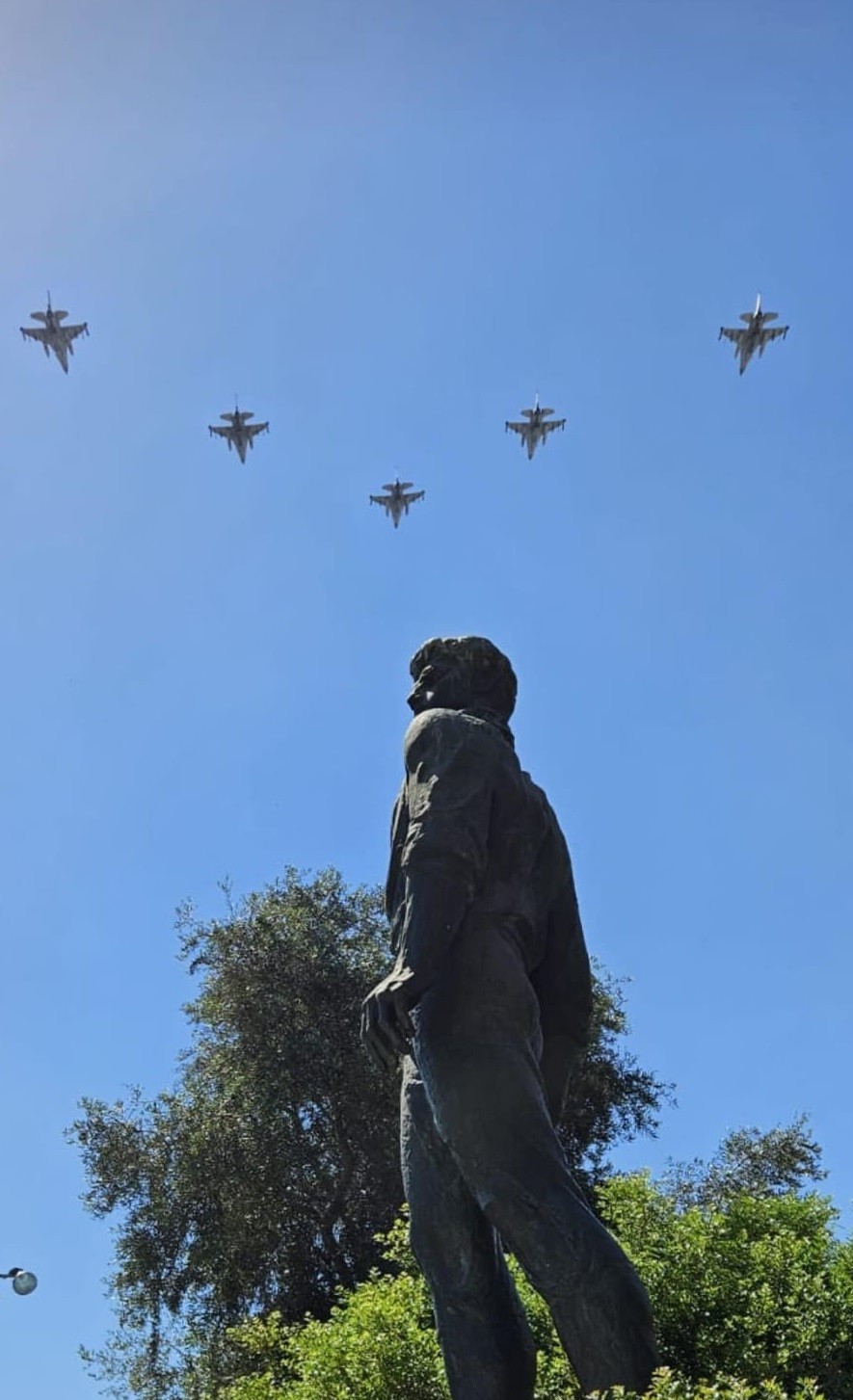 מטס חיל האוויר מעל אנדרטת אנילביץ'